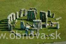 1073577306-stonehenge2