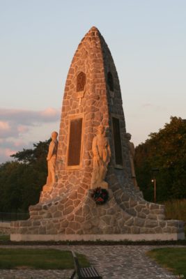 Liptovsky_Hradok_pamatnik_obetiam_pvej_a_druhej_svetovej_vojny1